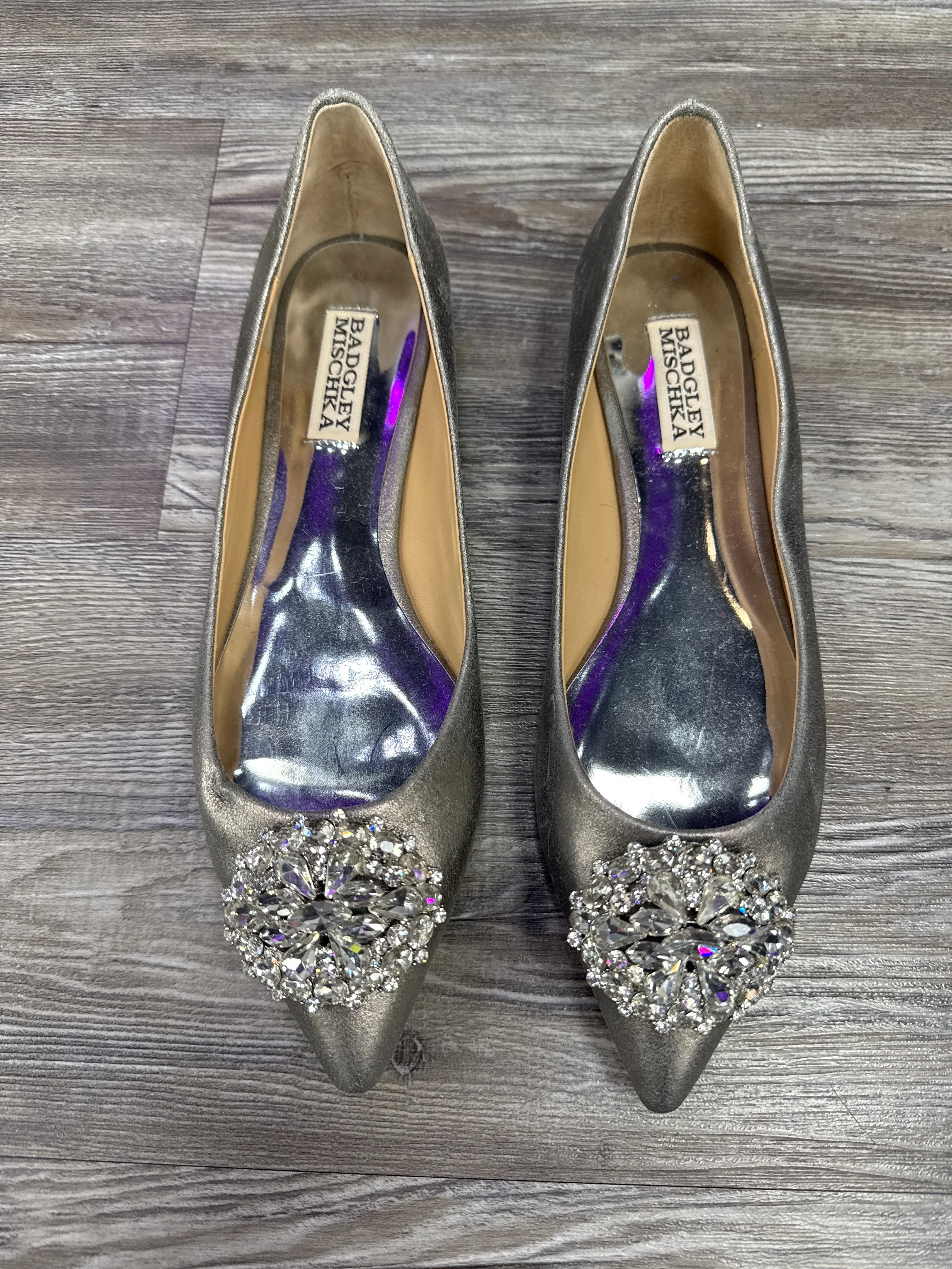 Shoes Flats By Badgley Mischka In Silver, Size: 7.5